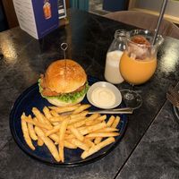 Classic American Crispy Chicken Burger 🍔 NTD460  at BaganHood 蔬食餐酒館 in Taipei