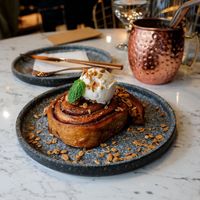 Cinnamon roll is heavenly at BaganHood 蔬食餐酒館 in Taipei