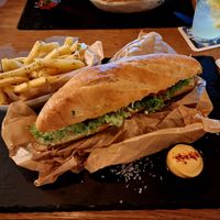 Opa in London mit Pommes und Sriracha Mayo at Opa Adam in Siegen