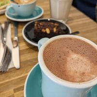 Hot cocoa and brownie at Virgule in Toulouse