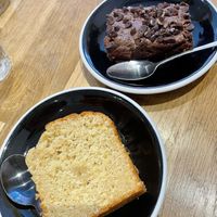 Cake citron and brownie  at Virgule in Toulouse