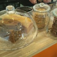 Banana bread, lemon&ginger cake, cookies (all vegan) at Virgule in Toulouse