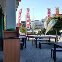 Outdoor seating at Subway in Dietlikon