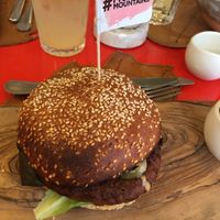 Menú del día: hamburguesa Moving Mountains at Run Run Run in Madrid