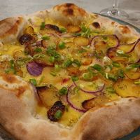 Vegan pizza at Niska in Helsinki