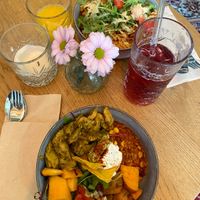 Holy Moly und Nudeln mit Veganer Bolognese at Nude Food in Augsburg