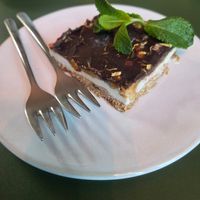 Snickerz Schnitte at Nude Food in Augsburg