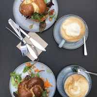 JACKY LAUGE
Laugensandwich, BBQ Pulled Jackfruit, Erdnuss Hummus, Kichererbsen, Möhren, gemischter Salat at Nude Food in Augsburg