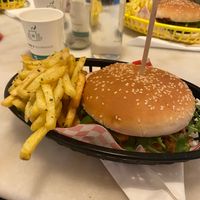 BBQ Burger and Fries at 2VB  in Perpignan