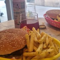 Tofu burger and fries at 2VB  in Perpignan