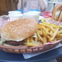Original burger with fries at 2VB  in Perpignan
