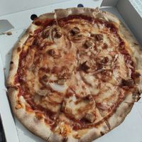 Barbacue pizza at Il Pomodoro in Molins De Rei