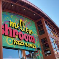 Front of store at Mellow Mushroom in Branson