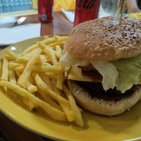 Hamburguesa prema con "bacon" y "huevo" at Prema in Viseu