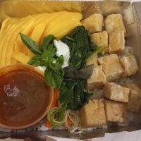 Separat Erdnusssauce, weil ich die nicht essen darf.  at Chido Cafe in Tagbilaran