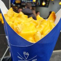🍟🧀 at Manneken Pis in Amsterdam