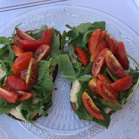 Hummus, tomato and rocket vegan tostada 🌱 at Lovelo Coffee Ride in Orihuela Costa
