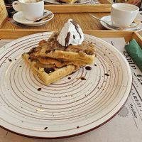 Snickers waffles at Oaza Joyful Kitchen in Zagreb
