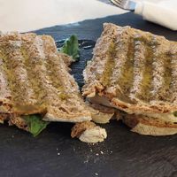 Brunch: Tofu toast with dried tomato and spinach at Mela Canela in Sintra