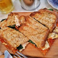Toast with tofu, spinach and tomatoes at Mela Canela in Sintra