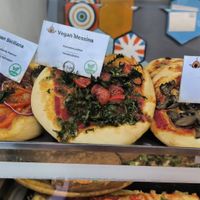 Pizzetas veganas at stritFUD in Taormina