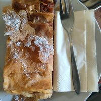 Apple strudel at Café Eiles in Vienna