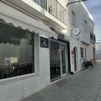 Extra points for feeding stray cats 🥹 at Malcafe in Conil De La Frontera