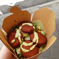 Vegan Box: falafel, salad, avocado sauce at Art of Döner in Mannheim