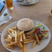 Burger and Curry with no sauce at all, neither burger nor salad had a sauce at Smoo Cave Hotel in Lairg