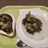 Veg curry option 1 with vegetable toppings at Mumin in Tokyo