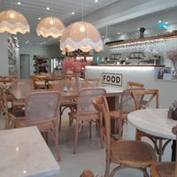 Nice ambience at FOOD Mercearia Biológica in Lisbon