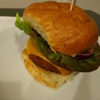 Classic Vegan Burger with Beyond Meat Patty and Extra Cheese - €10 at Smokey Greens in Berlin