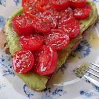 wholegrain bread with avocado and cherry tomatoes at Little Big House in Thessaloniki