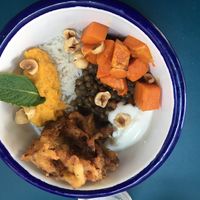 Vegan bowl with rice instead of quinoa at Fave in Hendaye