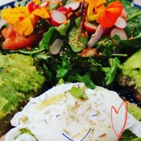 Yummy avocats toast avec oeuf péché 😋 at Le Happy Belly 2 in Tamraght