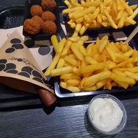 Heerlijke vegan frikandel en nieuw bij hen: vegan bitterballen. Ze waren superlekker!! at Snackpoint Bolderberg in Heusden-zolder