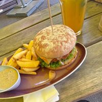 Burger „Zeitgeist“ - veganes Hähnchenpattie mit Knusperpanade im Mittagsmenü  at Hans im Glück - Kennedyplatz in Essen