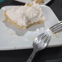 Pie de limón c/crema de aquafaba at Gran Tirano in Valparaiso