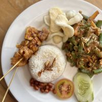 Toge: steamed vegetables and spiced beans with grilled tempeh and tofu, white rice and cucumber + tomato. As I didn’t want fried peanuts I got them natural.  at Eco Cafe 2 in Banjar