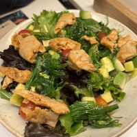 Vegan salade met huer vleesvervanger  at UDON in Valencia