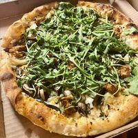 Suzy B #Veganuary at Gianni's Pizza in Oceanside