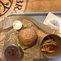 Burger meal (large) at Copper Branch - Frères Orban in Brussels