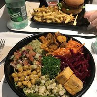 Bowl and burger @ Copper Branch, Brussels  at Copper Branch - Frères Orban in Brussels