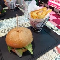 Beyond meat vegan burger at Tommy's Diner in Labege
