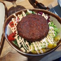 Poke bowl with bietenburger at KB in Dokkum