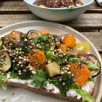 Salty toast (vegetarian) and the Cocoa Smoothie Bowl (vegan) at Manna Porto in Porto