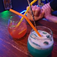 Left: cocktail between the sheets, right: cocktail sex on the beach at CRAFT Bistro in Surat Thani