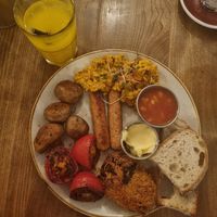 'The full vegan' (+ orange juice) at Greasy Spoon - Tjärhovsgatan in Stockholm