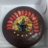 Torta de chocolate + frutos rojos (75.000 COP) with Arcoiris (14.000 COP) - 4/5

 at Mononoke in Medellin