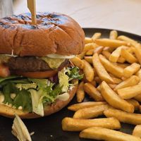 Burger at Cafe12 in Crete